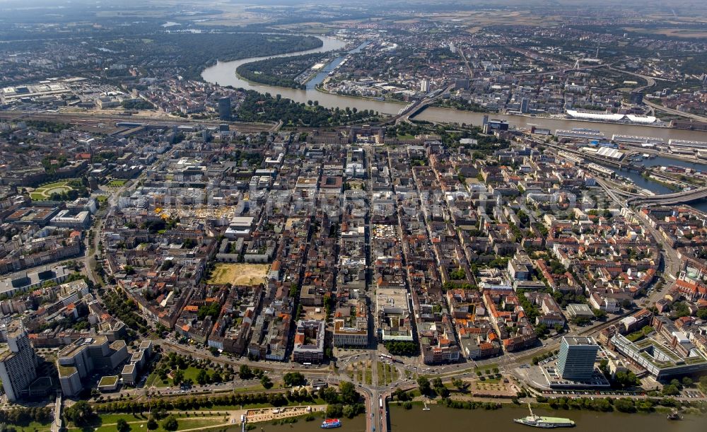 Mannheim from the bird's eye view: Old Town area and city center in Mannheim in the state Baden-Wuerttemberg