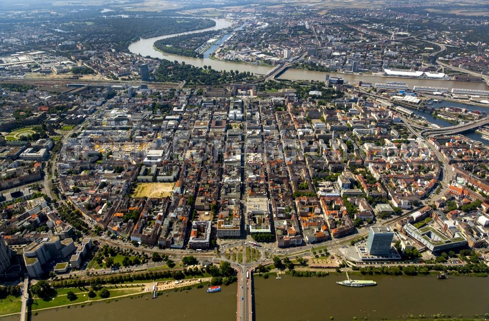 Aerial image Mannheim - Old Town area and city center in Mannheim in the state Baden-Wuerttemberg