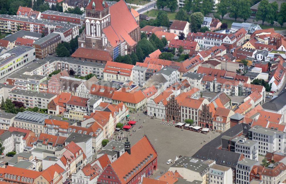 Aerial image Greifswald - Old Town area and city center with Marktplatz in Greifswald in the state Mecklenburg - Western Pomerania, Germany