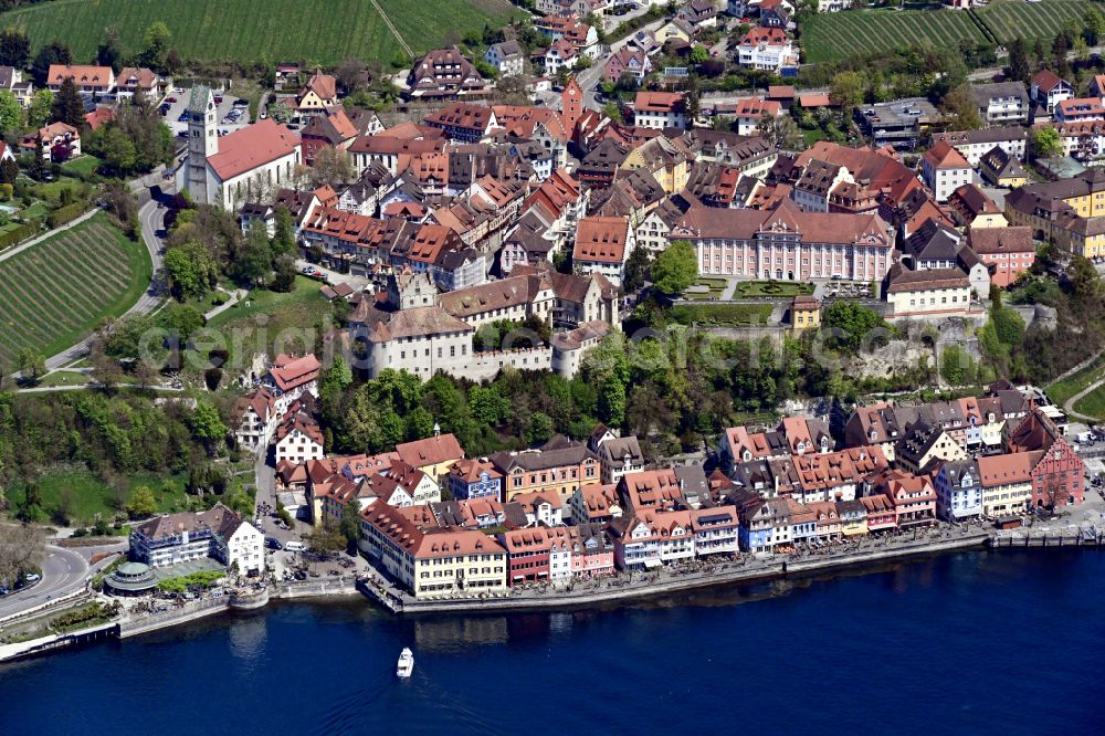 Aerial photograph Meersburg - Old Town area and city center with of Burganlage of Burg Meersburg on Schlossplatz in Meersburg at Bodensee in the state Baden-Wuerttemberg, Germany