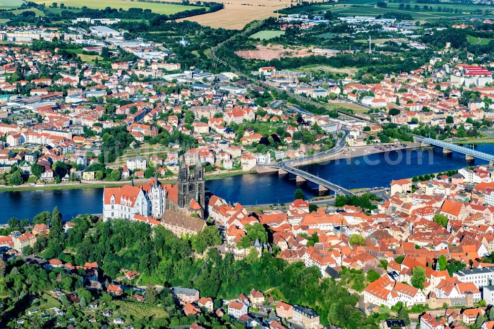 Meißen from the bird's eye view: Old Town area and city center on the banks of the Elbe in Meissen in the state Saxony, Germany