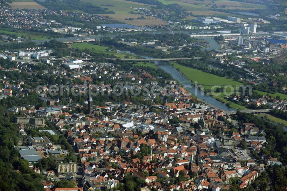 Aerial photograph Minden - Historic town centre of Minden in the state of North Rhine-Westphalia. The town centre is located on the riverbank of the river Weser. It includes historic residential buildings, shopping facilities and churches such as Minden Cathedral