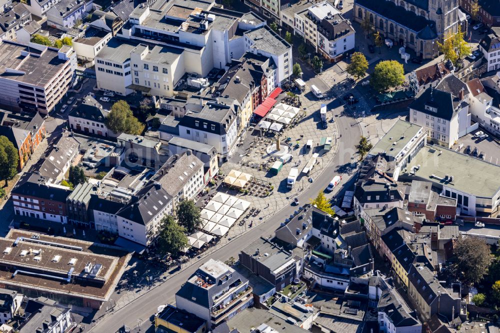 Mönchengladbach from the bird's eye view: Old town area and inner city center in the city center of Moenchengladbach on the street Alter Markt in Moenchengladbach in the federal state of North Rhine-Westphalia, Germany