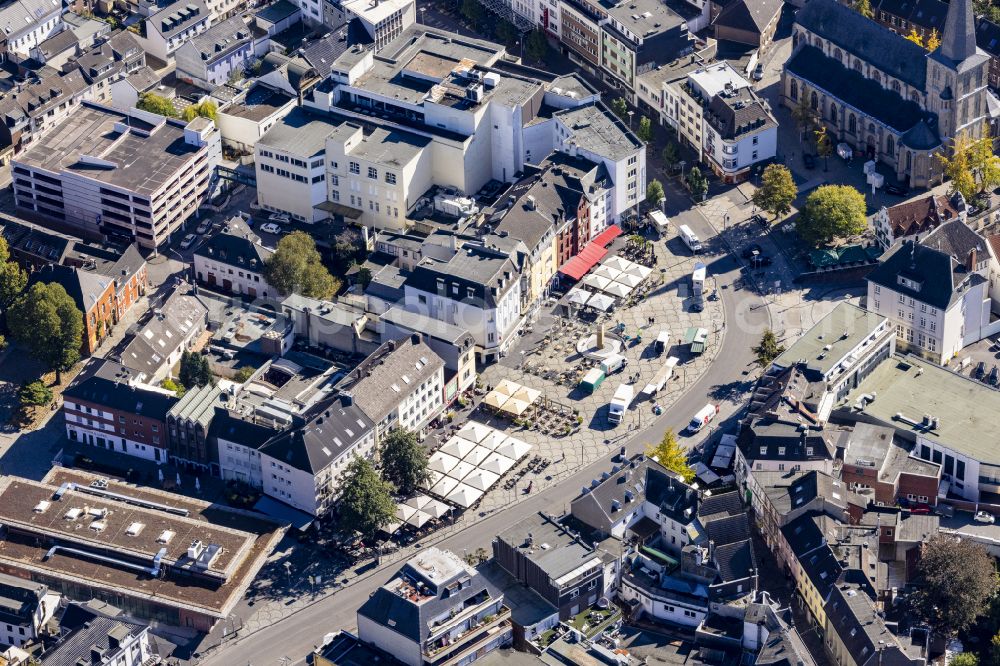 Aerial image Mönchengladbach - Old town area and inner city center in the city center of Moenchengladbach on the street Alter Markt in Moenchengladbach in the federal state of North Rhine-Westphalia, Germany