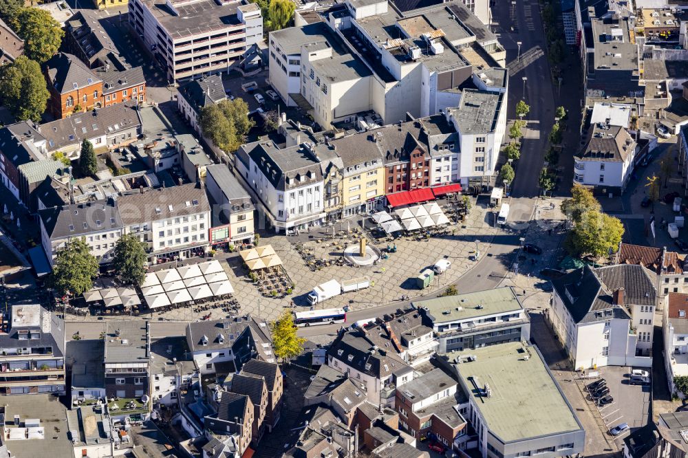 Mönchengladbach from the bird's eye view: Old town area and inner city center in the city center of Moenchengladbach on the street Alter Markt in Moenchengladbach in the federal state of North Rhine-Westphalia, Germany