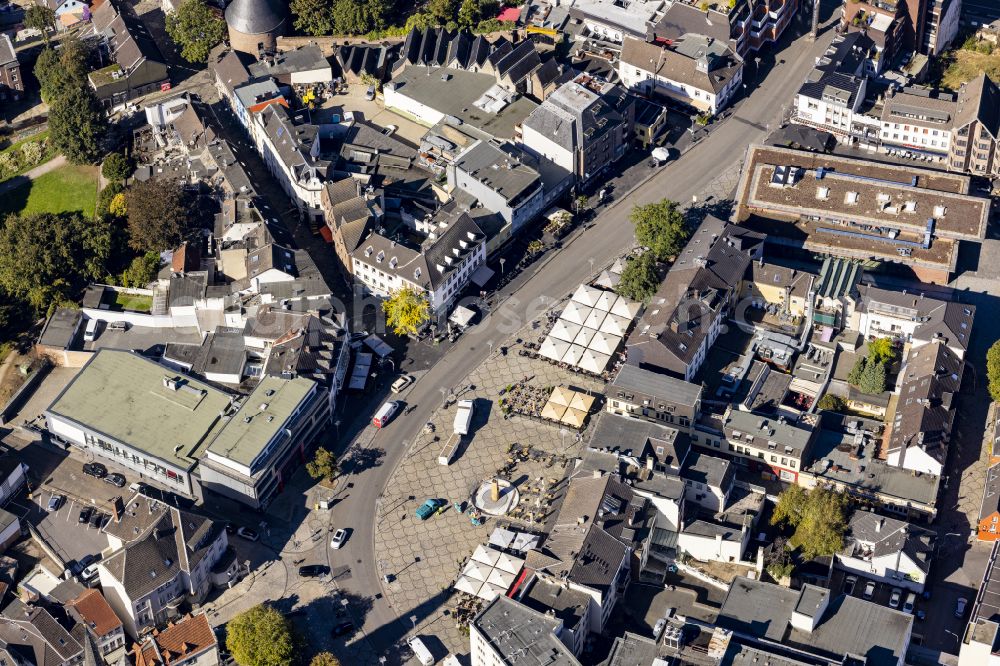 Aerial photograph Mönchengladbach - Old town area and inner city center in the city center of Moenchengladbach on the street Alter Markt in Moenchengladbach in the federal state of North Rhine-Westphalia, Germany