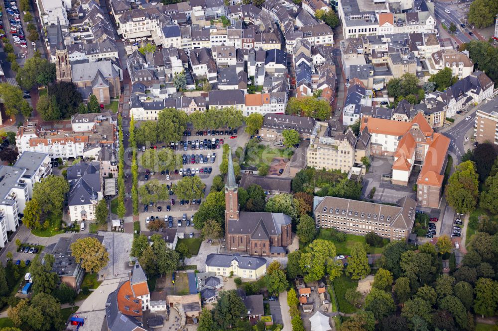 Aerial photograph Moers - Old town area and inner city center on Steinstrasse in Moers in the federal state of North Rhine-Westphalia, Germany