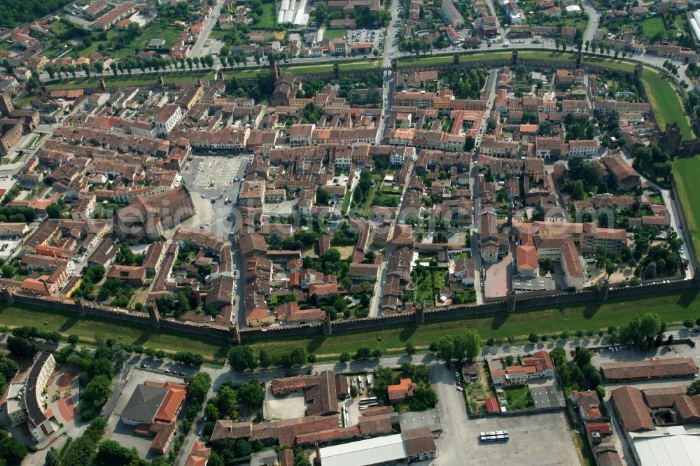 Aerial photograph Montagnana - Old Town area and city center in Montagnana in Venetien, Italy. The city is surrounded by a medieval city wall with numerous towers. It belongs to the unification of the most beautiful places in Italy