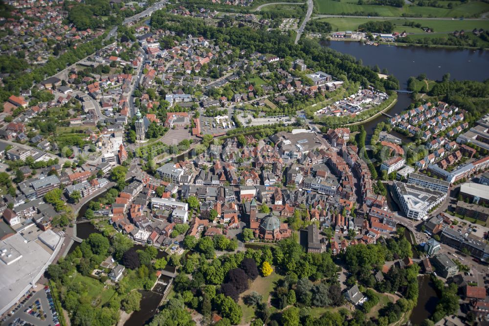 Nordhorn from the bird's eye view: Old Town area and city center on street Hauptstrasse in Nordhorn in the state Lower Saxony, Germany