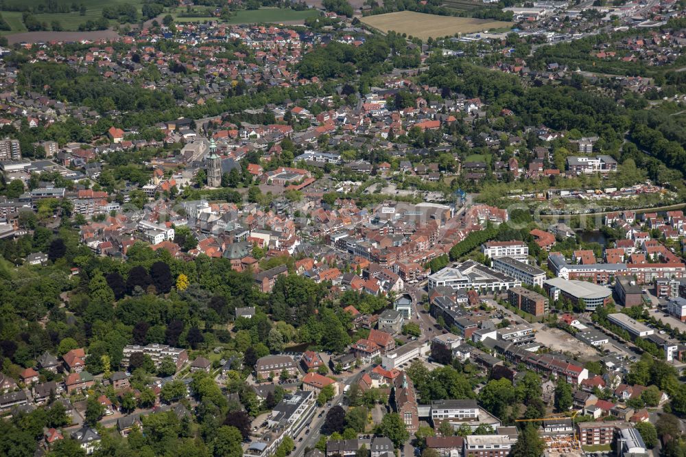 Nordhorn from the bird's eye view: Old Town area and city center on street Hauptstrasse in Nordhorn in the state Lower Saxony, Germany