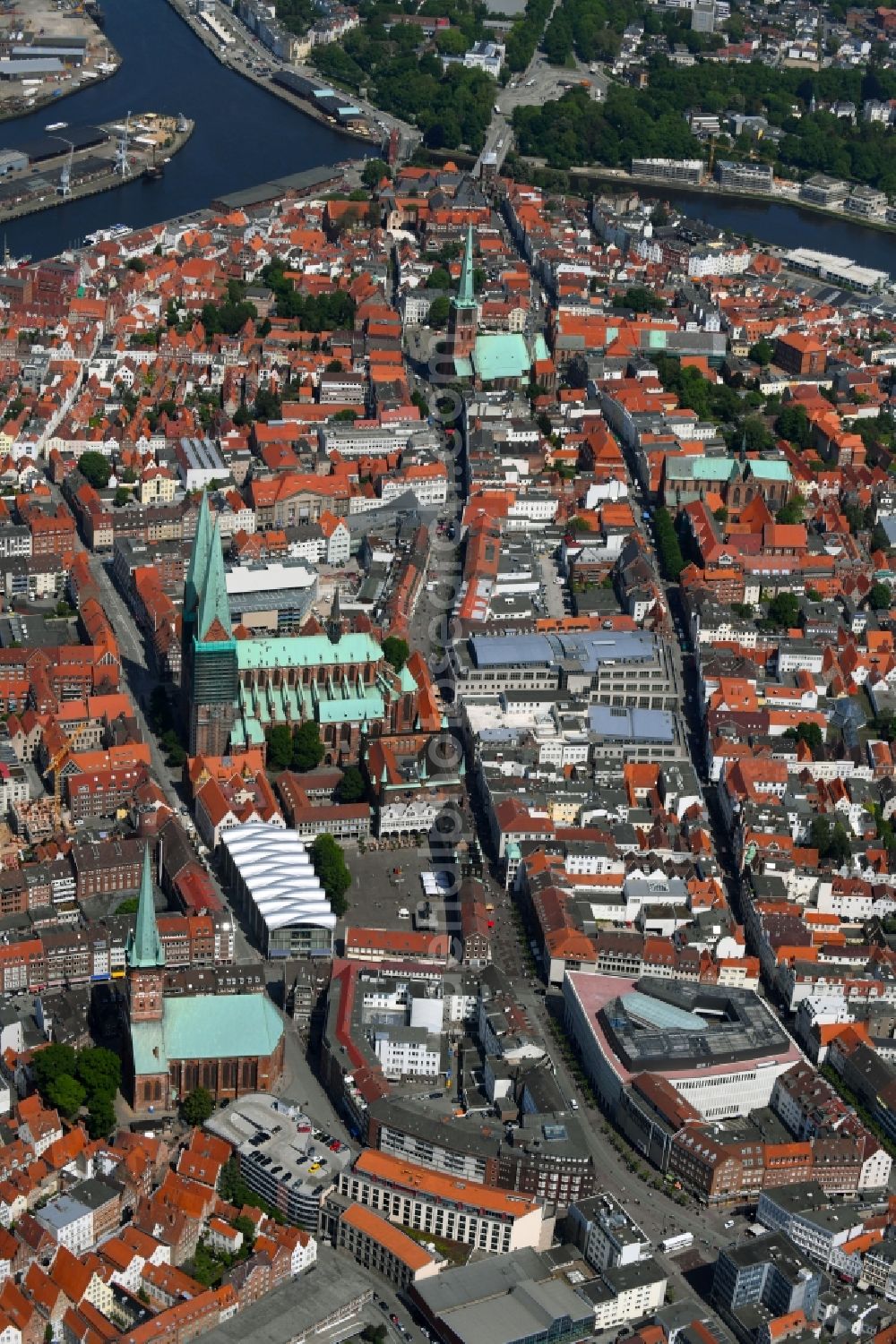 Aerial photograph Lübeck - Old Town area and city center in the district Innenstadt in Luebeck in the state Schleswig-Holstein, Germany