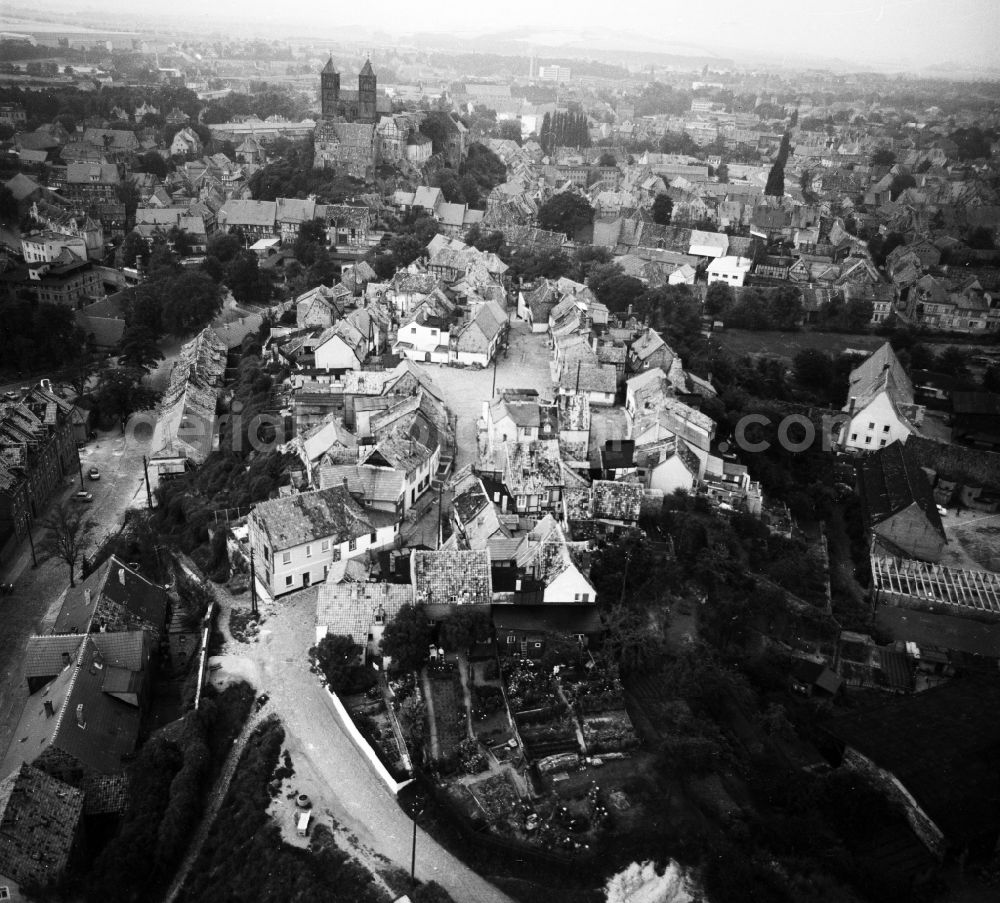 Aerial photograph Quedlinburg - Old Town area and city centre centre in Quedlinburg in the federal state Saxony-Anhalt in the former area of the German democratic republic (GDR)