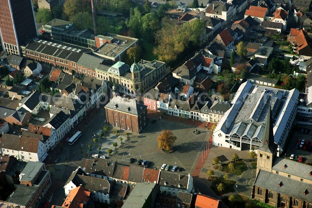 Rheinberg from the bird's eye view: Old Town area and city center in Rheinberg in the state North Rhine-Westphalia