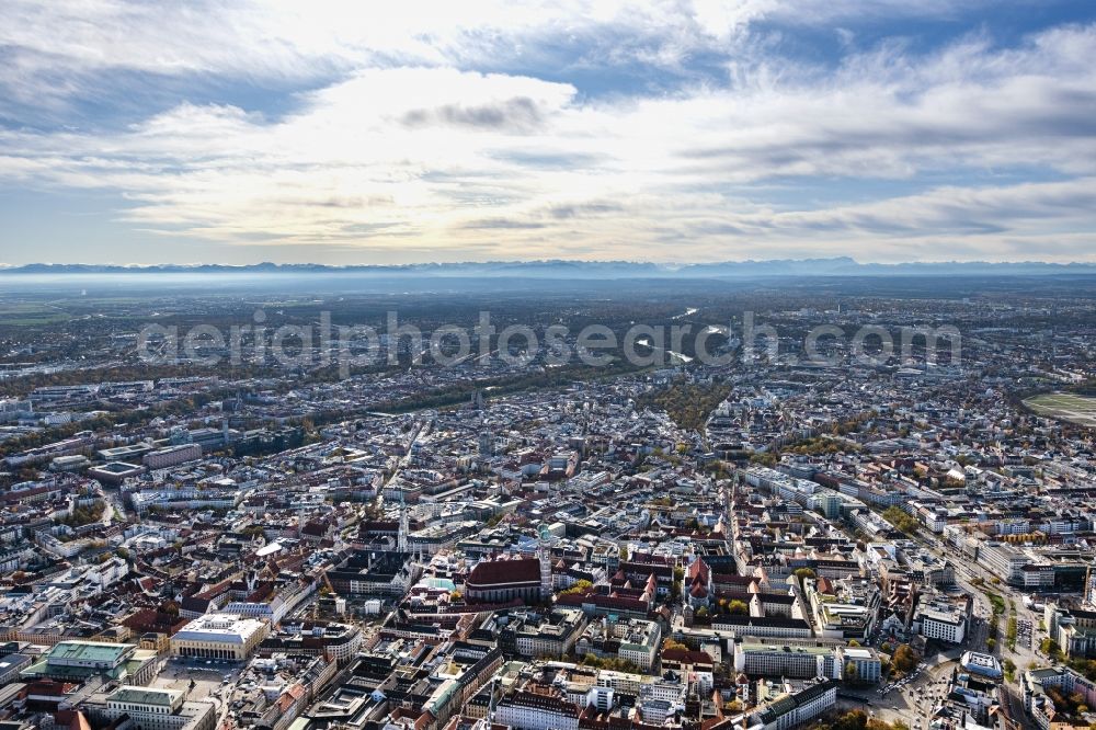 Aerial image München - Old Town area and city center sowie einTeil of Aussenbezirke bei with Bergblick bei Foehnwetterlage in Munich in the state Bavaria, Germany