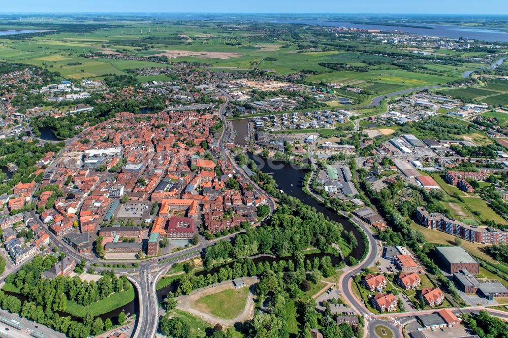 Aerial image Stade - Old town area and inner city center in Stade in the state Lower Saxony, Germany