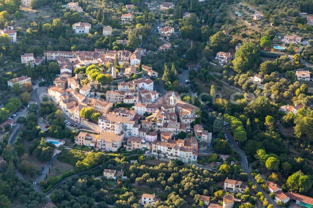 Tourrettes from above - Old Town area and city center auf einem Huegel in Var in Tourrettes in Provence-Alpes-Cote d'Azur, France