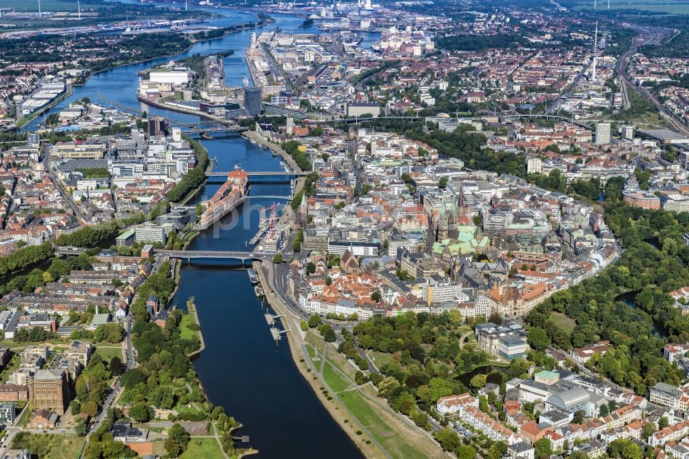 Aerial image Bremen - Old Town area and city center on the banks of the river Weser in the district Zentrum in Bremen, Germany