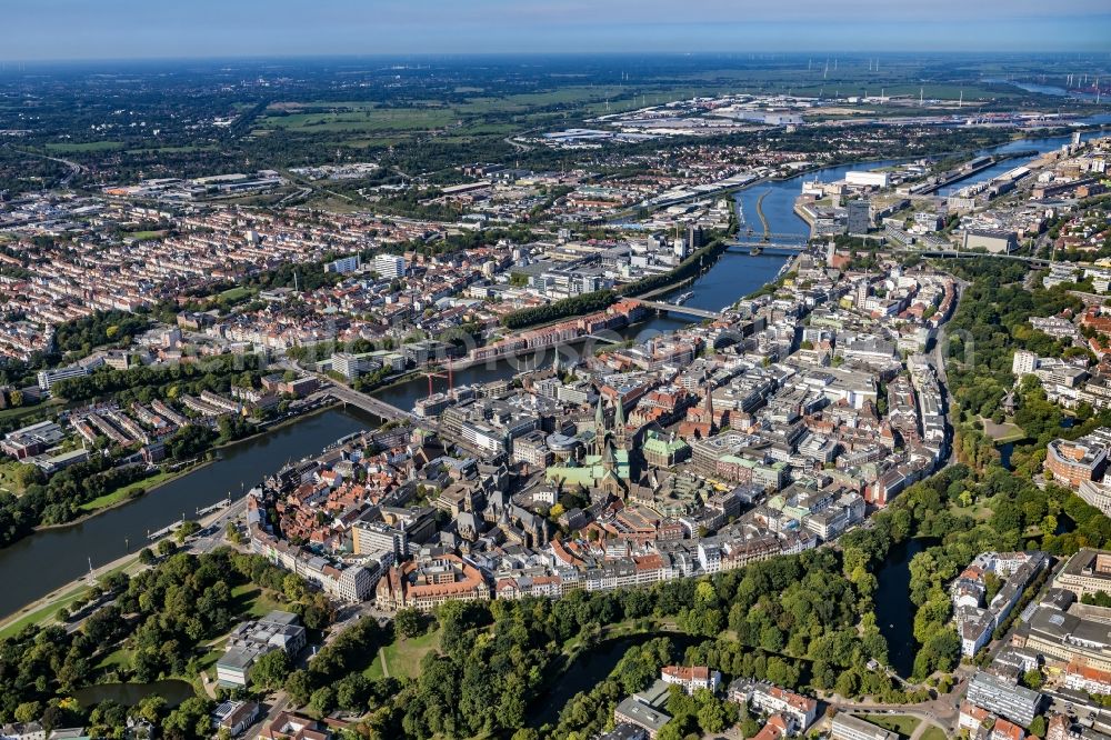 Aerial photograph Bremen - Old Town area and city center on the banks of the river Weser in the district Zentrum in Bremen, Germany