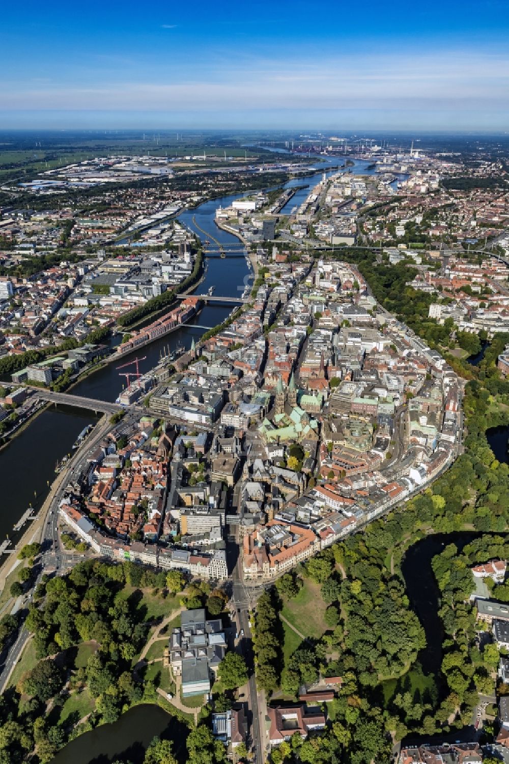 Bremen from the bird's eye view: Old Town area and city center on the banks of the river Weser in the district Zentrum in Bremen, Germany