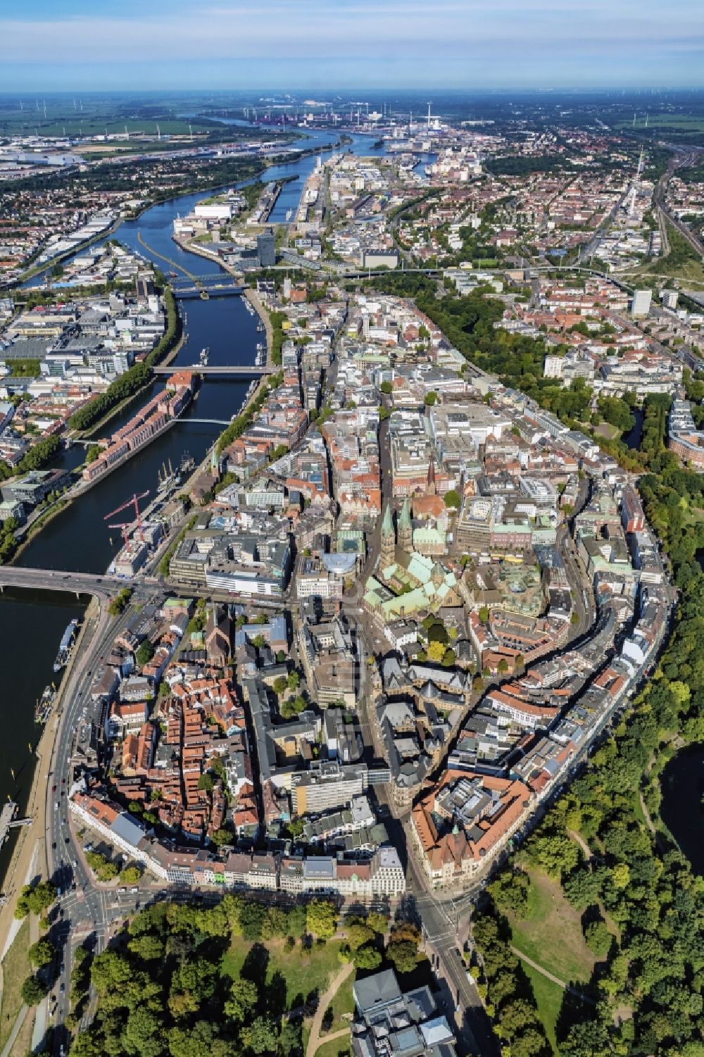 Aerial image Bremen - Old Town area and city center on the banks of the river Weser in the district Zentrum in Bremen, Germany