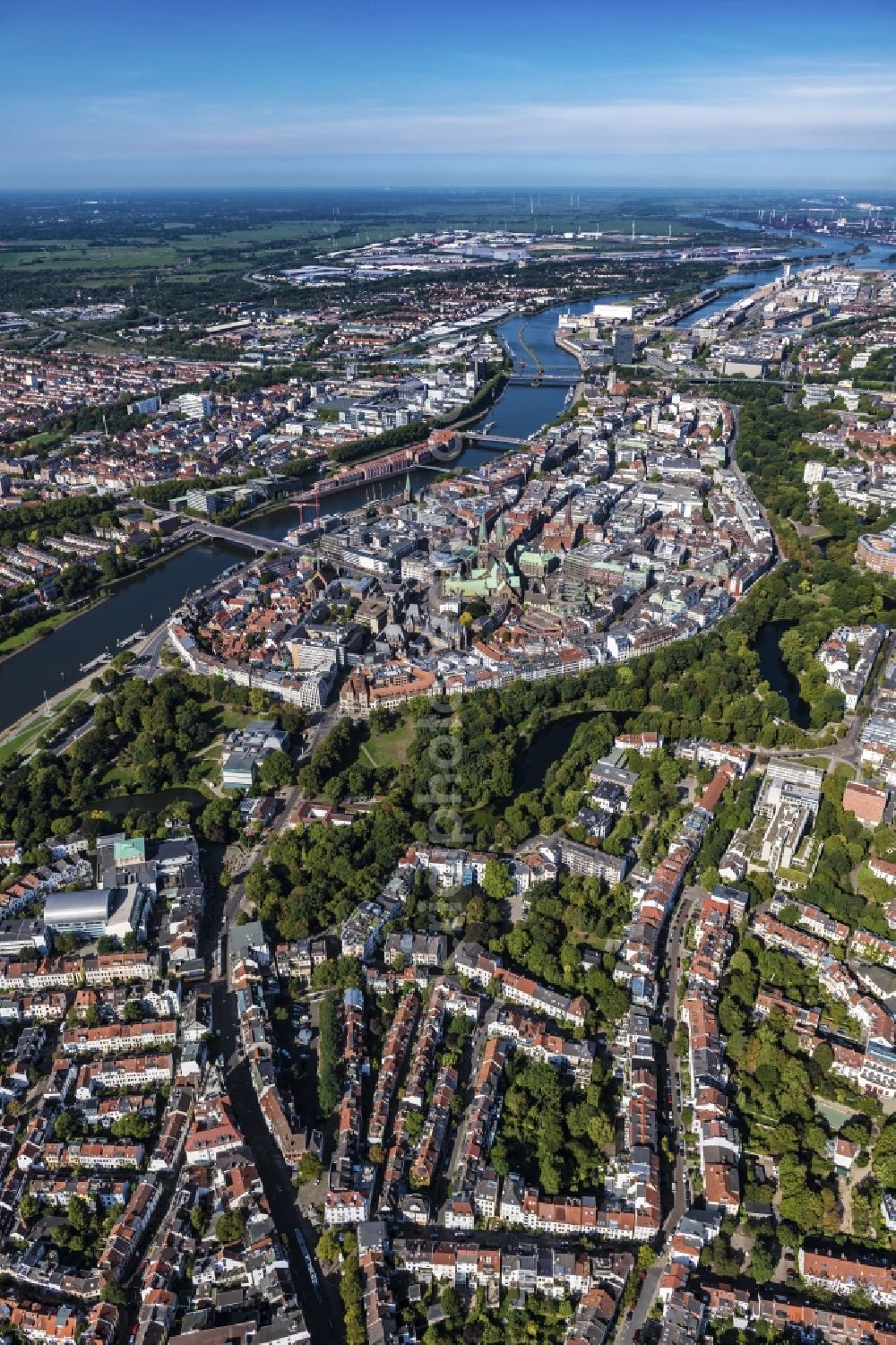 Bremen from the bird's eye view: Old Town area and city center on the banks of the river Weser in the district Zentrum in Bremen, Germany