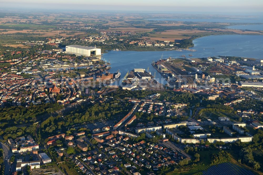 Aerial photograph Wismar - Old Town area and city center in Wismar in the state Mecklenburg - Western Pomerania