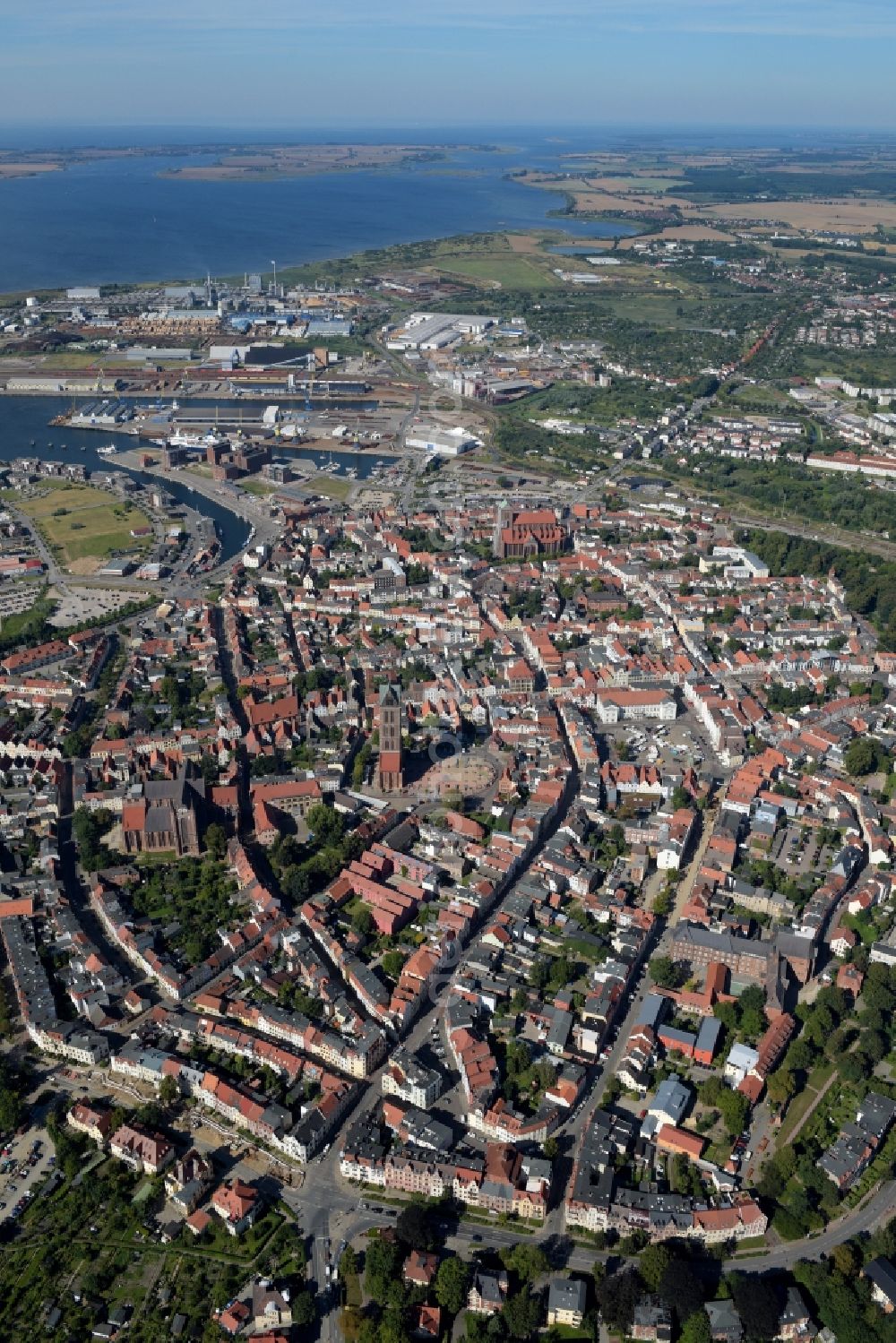 Wismar from the bird's eye view: Old Town area and city center in Wismar in the state Mecklenburg - Western Pomerania