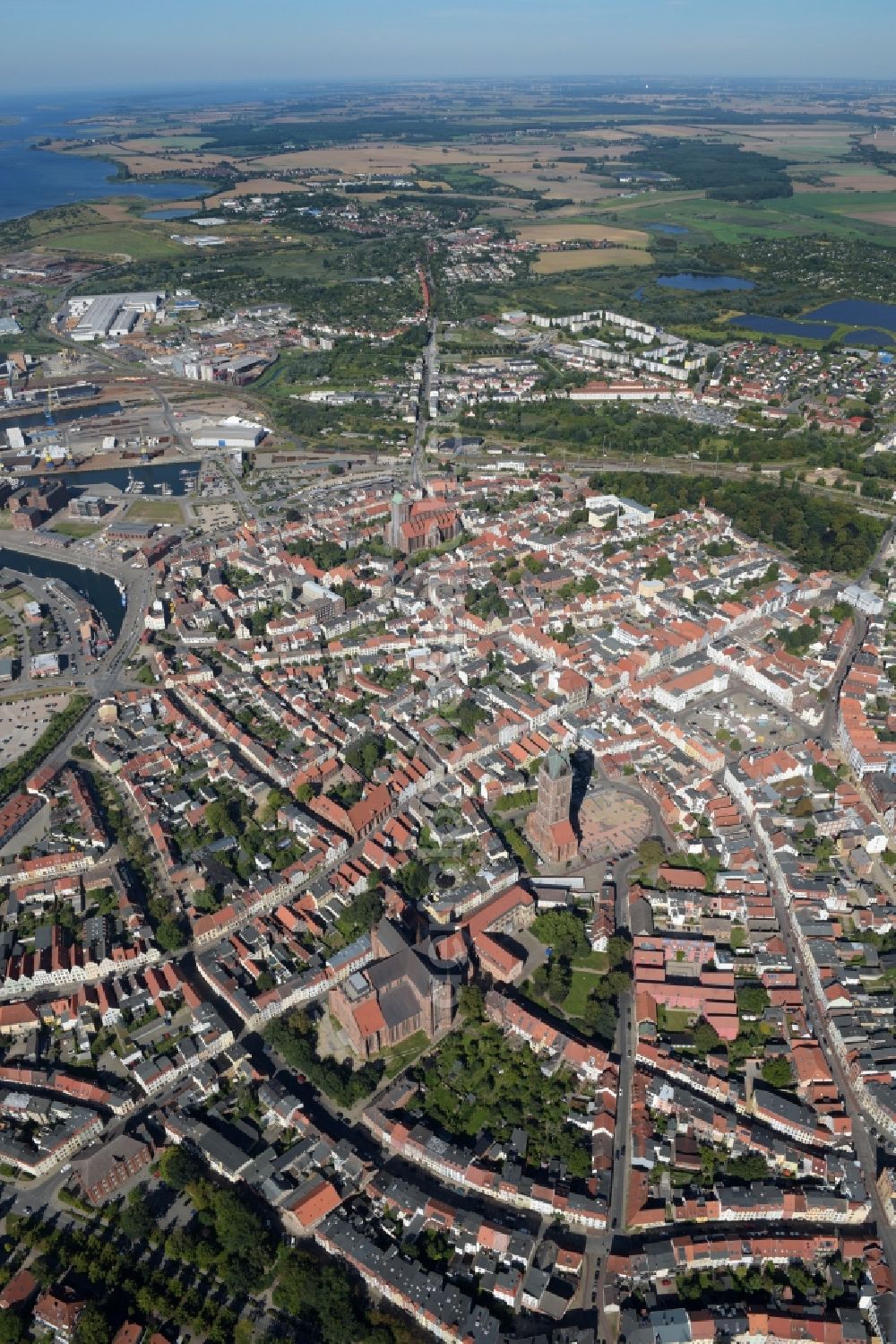 Aerial photograph Wismar - Old Town area and city center in Wismar in the state Mecklenburg - Western Pomerania