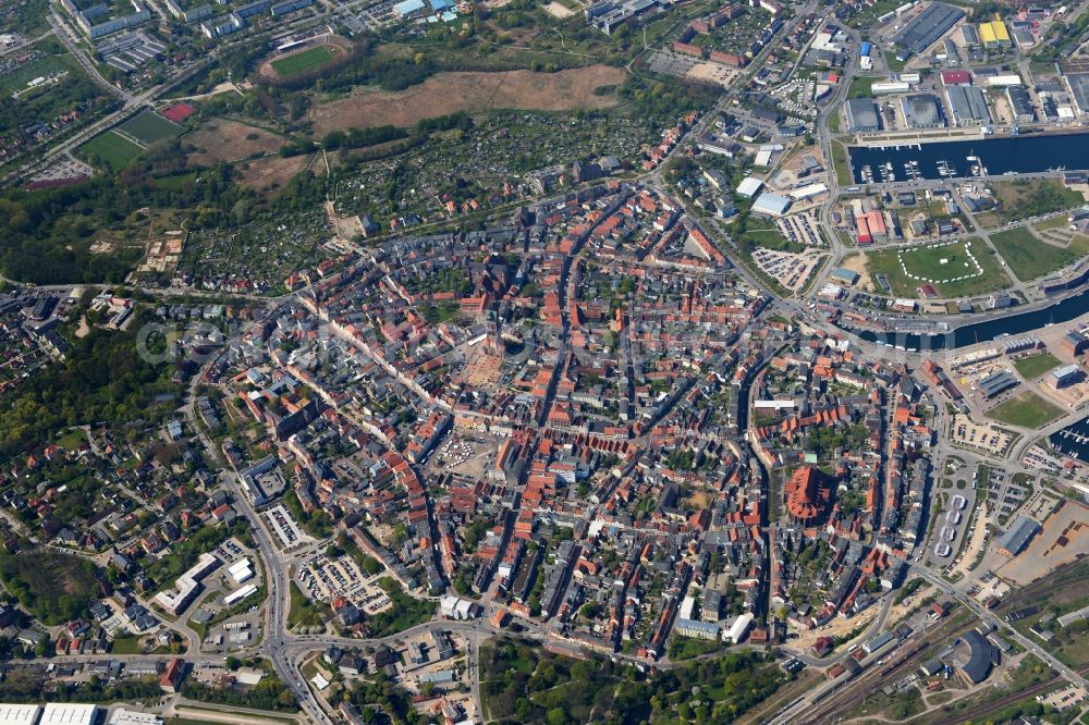 Aerial image Wismar - Old Town area and city center in Wismar in the state Mecklenburg - Western Pomerania