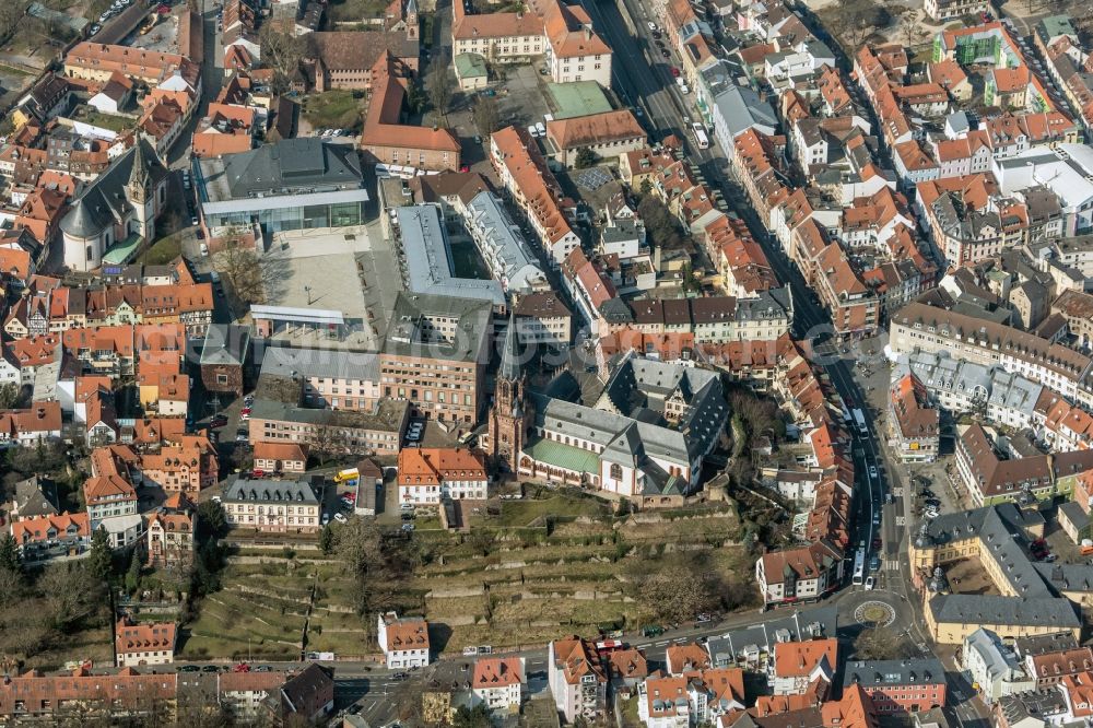 Aschaffenburg from the bird's eye view: Old Town area with the houses on the vineyard terraces along the Loehrstrasse in Aschaffenburg in Bavaria