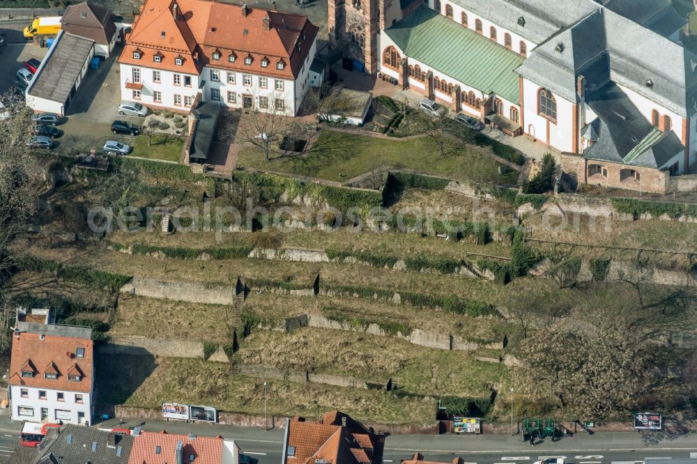 Aerial image Aschaffenburg - Old Town area with the houses on the vineyard terraces along the Loehrstrasse in Aschaffenburg in Bavaria