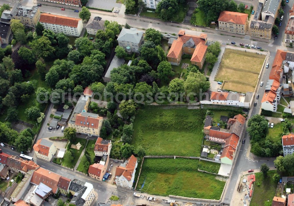 Aerial image Apolda - In the old town of Apolda Thuringia there are still some undeveloped landscaped areas. Here in the neighborhood between Bernhard and Bahnhofstrasse is still the Bell Museum Apolda