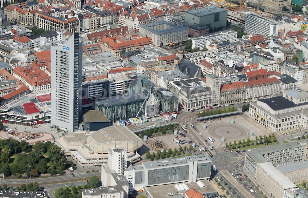 Aerial photograph Leipzig - Baustelle vom Neubau des Hauptgebäudes der UNI Leipzig, 4.BA am Hochhaus des MDR am Augustusplatz in 04275 Leipzig. Es entsteht ein Neubau der Aula als multifunktionales und repräsentatives Herzstück im entstehnden Campus der Universität Leipzig am Augustusplatz neben dem Hohlen Zahn, dem MDR- Hochhaus. Construction onto the main building of the University of Leipzig.