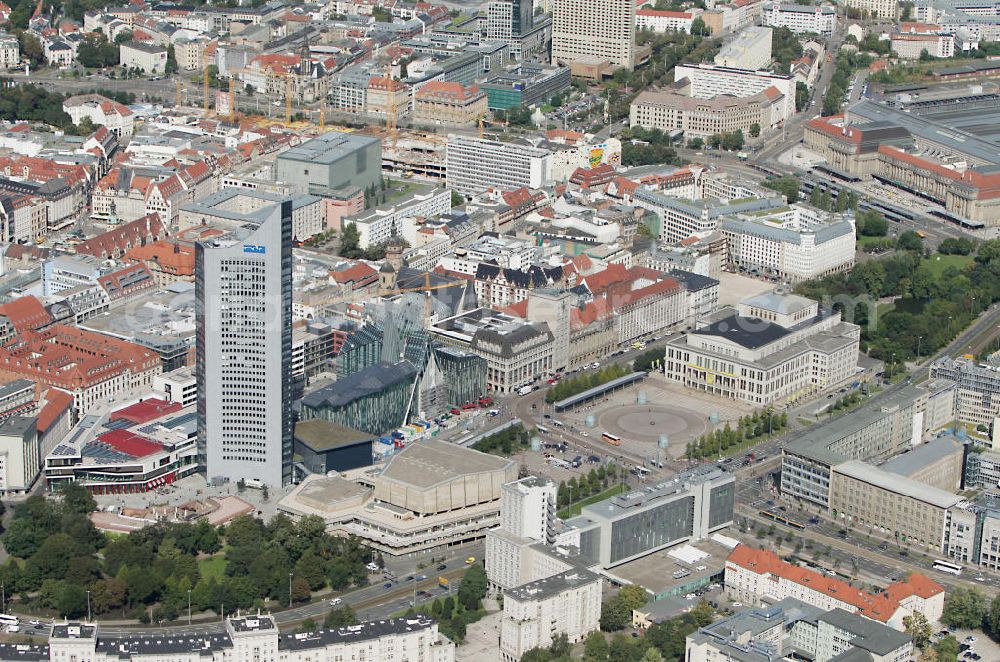 Leipzig from above - Baustelle vom Neubau des Hauptgebäudes der UNI Leipzig, 4.BA am Hochhaus des MDR am Augustusplatz in 04275 Leipzig. Es entsteht ein Neubau der Aula als multifunktionales und repräsentatives Herzstück im entstehnden Campus der Universität Leipzig am Augustusplatz neben dem Hohlen Zahn, dem MDR- Hochhaus. Construction onto the main building of the University of Leipzig.