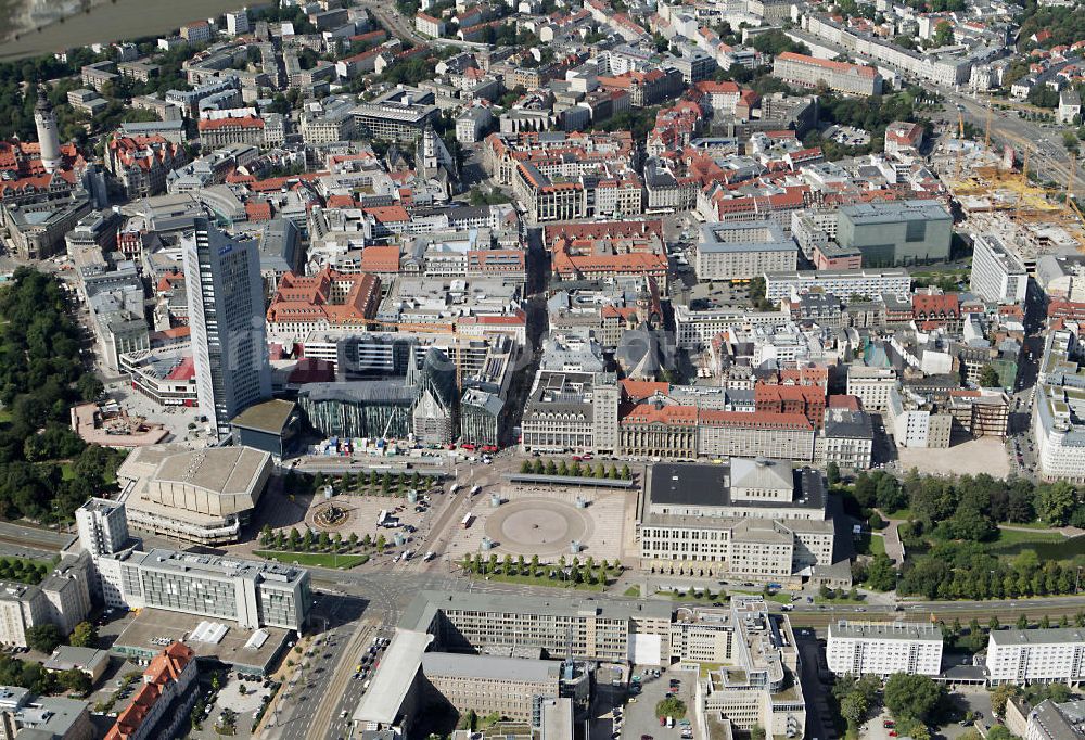 Aerial photograph Leipzig - Baustelle vom Neubau des Hauptgebäudes der UNI Leipzig, 4.BA am Hochhaus des MDR am Augustusplatz in 04275 Leipzig. Es entsteht ein Neubau der Aula als multifunktionales und repräsentatives Herzstück im entstehnden Campus der Universität Leipzig am Augustusplatz neben dem Hohlen Zahn, dem MDR- Hochhaus. Construction onto the main building of the University of Leipzig.