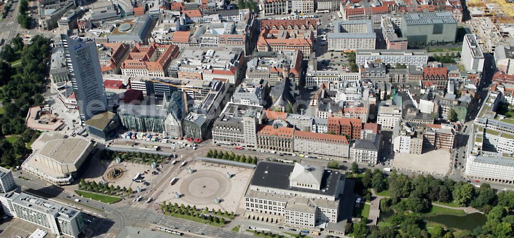 Leipzig from above - Baustelle vom Neubau des Hauptgebäudes der UNI Leipzig, 4.BA am Hochhaus des MDR am Augustusplatz in 04275 Leipzig. Es entsteht ein Neubau der Aula als multifunktionales und repräsentatives Herzstück im entstehnden Campus der Universität Leipzig am Augustusplatz neben dem Hohlen Zahn, dem MDR- Hochhaus. Construction onto the main building of the University of Leipzig.