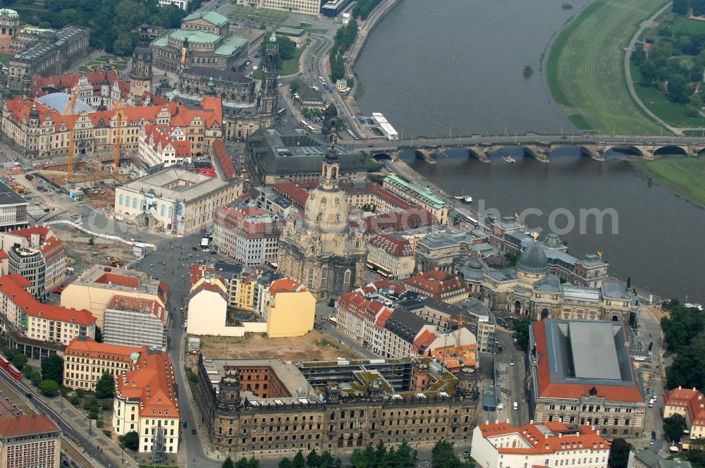 Aerial image Dresden - Blick auf das Altstadtzentrum am Dresdner Elbufer. Im Vordergrund das Polizeipräsidium an der Schießgasse, links davon das Stadtmuseum an der Landhausstraße. View of the old town center at Dresden. In the foreground the police headquarters and left the town museum.