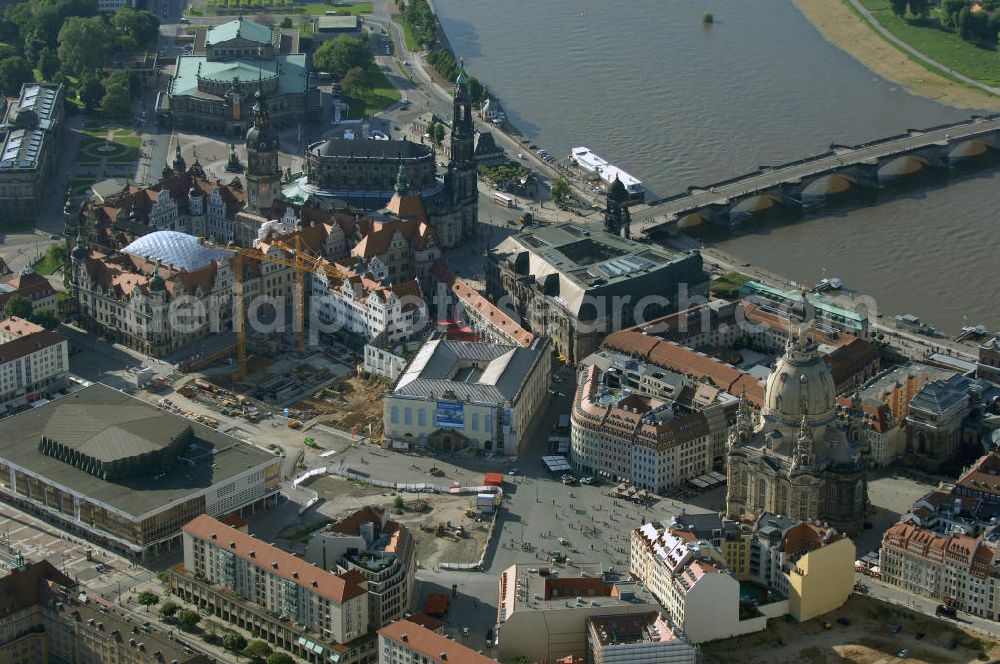 Aerial image Dresden - Blick auf das Dresdner Altstadtzentrum mit Frauenkirche und Dresdner Schloss . Im Hintergrund die touristischen Besuchermagneten Hofkirche, Semperoper und Theaterplatz der sächsischen Metropole. View of the old town center with Dresdner Frauenkirche and Dresden Castle. In the background the tourist attractions for visitors Court Church, Semper Opera and theater space of the Saxon capital.