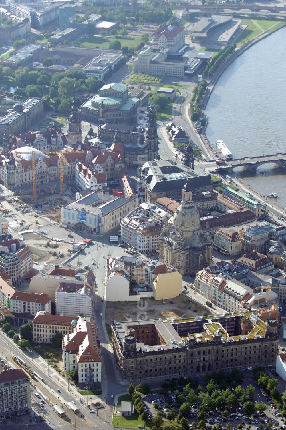 Dresden from above - Blick auf das Altstadtzentrum am Dresdner Elbufer. Im Vordergrund das Polizeipräsidium an der Schießgasse, links davon das Stadtmuseum an der Landhausstraße. View of the old town center at Dresden. In the foreground the police headquarters and left the town museum.