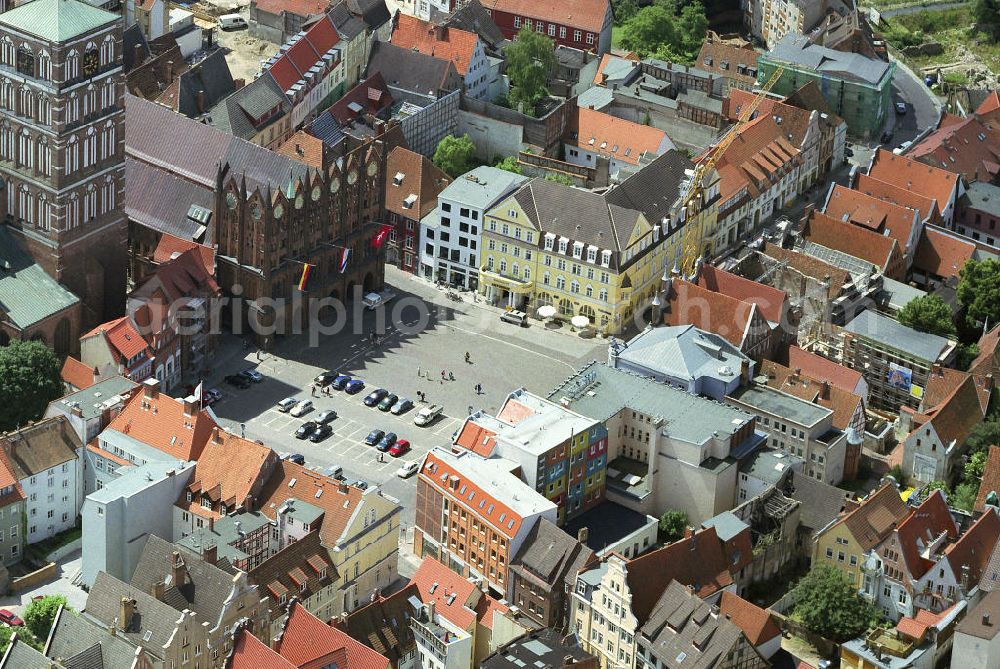 Aerial image Stralsund - Blick auf das Altstadtzentrum Stralsund mit der Nikolaikirche dem Rathaus. View of the old town of Stralsund with the Nikolai Church to the Town Hall.