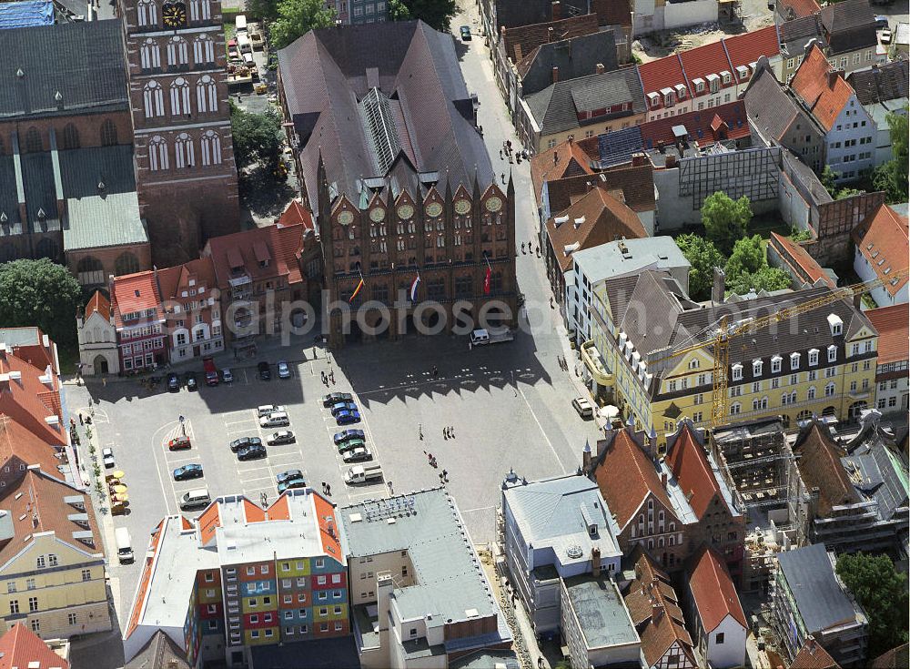 Aerial photograph Stralsund - Blick auf das Altstadtzentrum Stralsund mit der Nikolaikirche dem Rathaus. View of the old town of Stralsund with the Nikolai Church to the Town Hall.