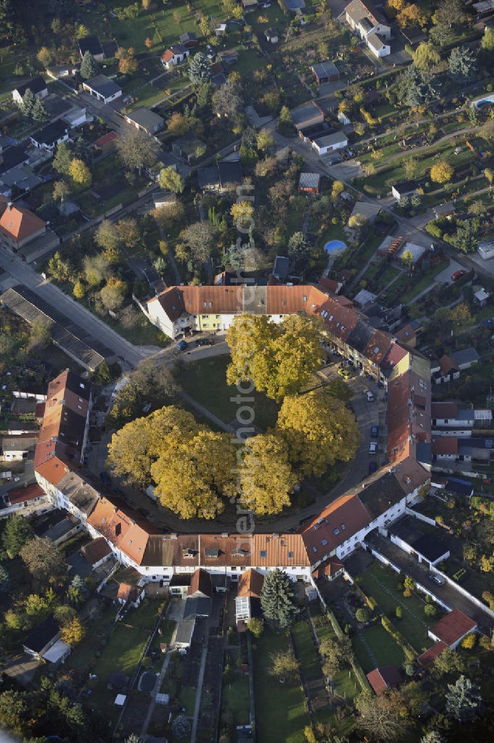 Aerial photograph Dessau - Die Waldsiedlung mit der um 1920 erbauten Gartenstadt Am Achteck . The Waldsiedlung with the garden town Am Achteck which was built around 1920.