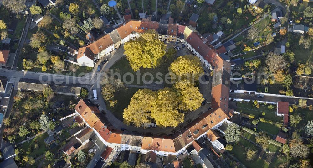 Dessau from the bird's eye view: Die Waldsiedlung mit der um 1920 erbauten Gartenstadt Am Achteck . The Waldsiedlung with the garden town Am Achteck which was built around 1920.