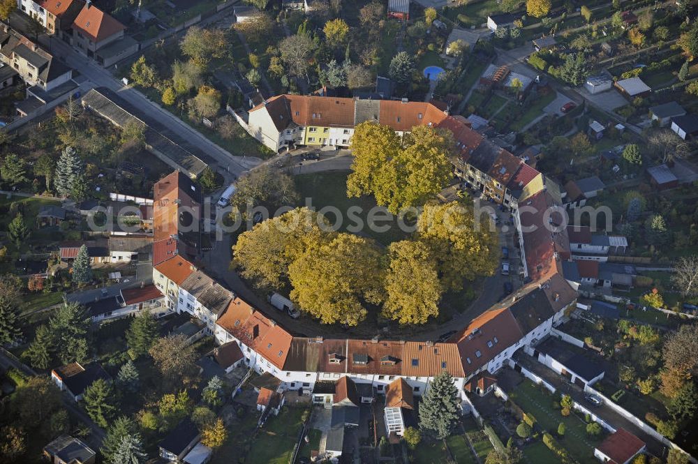 Aerial photograph Dessau - Die Waldsiedlung mit der um 1920 erbauten Gartenstadt Am Achteck . The Waldsiedlung with the garden town Am Achteck which was built around 1920.