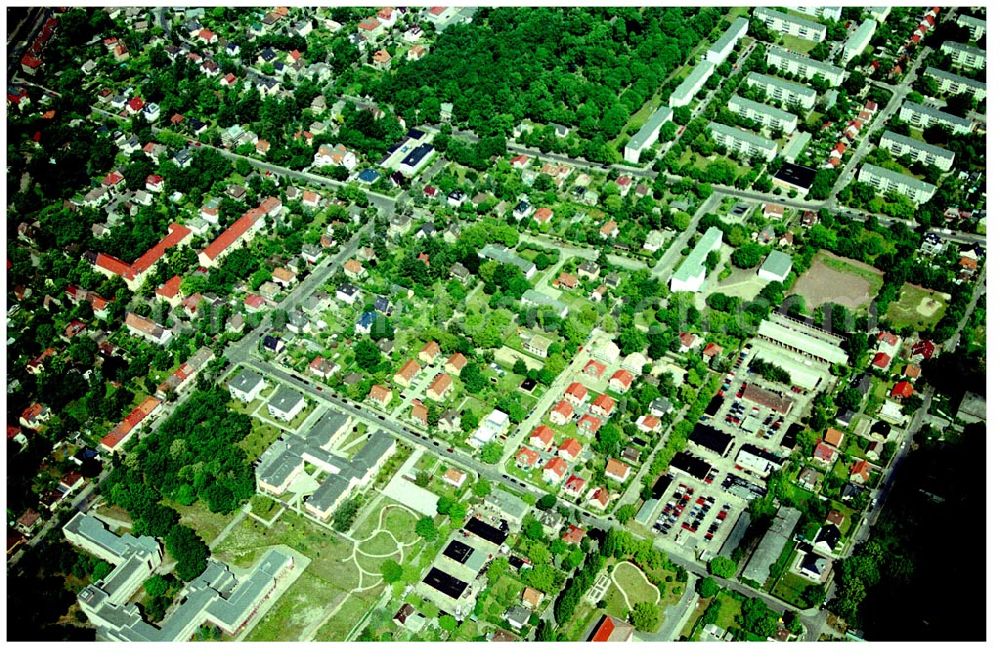 Berlin-Karlshorst from above - 20.06.2004 Berlin-Karlshorst, Wohnsiedlung-Neubau der PREMIER-Deutschland GmbH, an der Arberstraße 54 in Berlin-Karlshorst