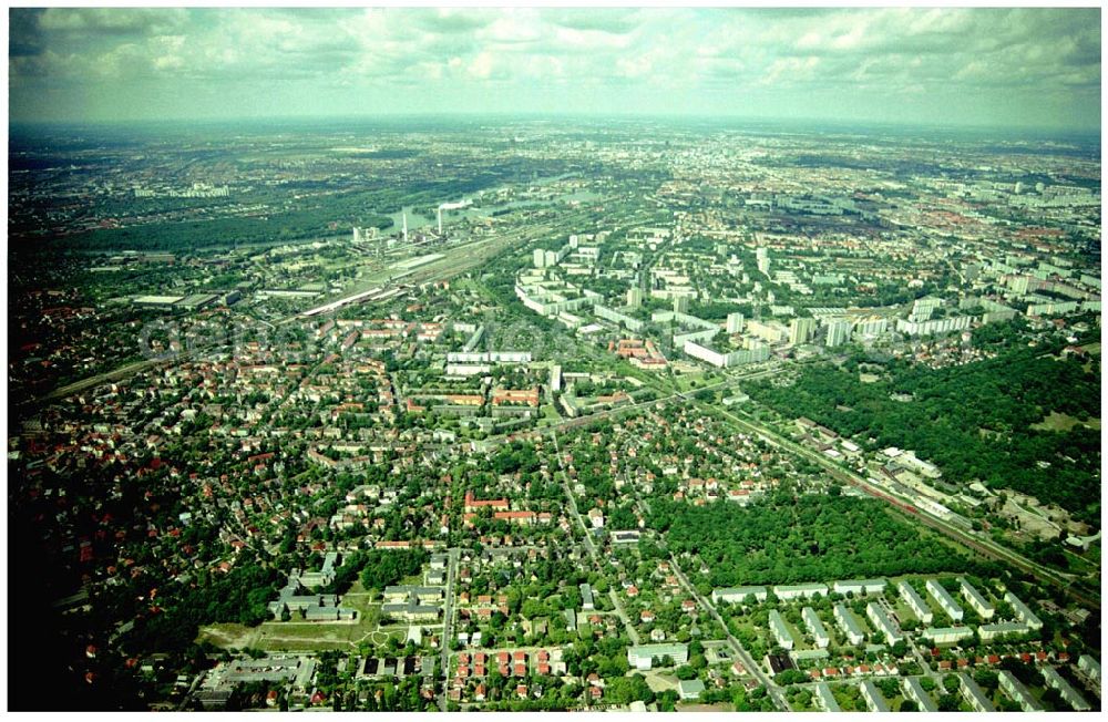 Aerial photograph Berlin-Karlshorst - 20.06.2004 Berlin-Karlshorst, Wohnsiedlung-Neubau der PREMIER-Deutschland GmbH, an der Arberstraße 54 in Berlin-Karlshorst