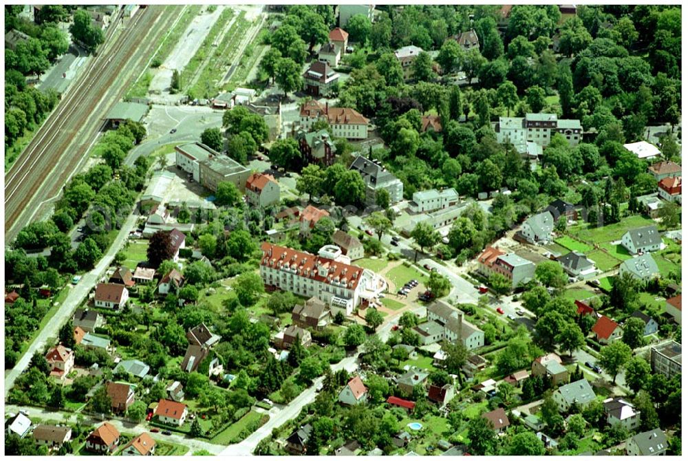 Berlin - Kaulsdorf from the bird's eye view: PARK-HOTEL BERLIN Schloss Kaulsdorf Weinschneider & Theilig GbRmbH PARK-HOTEL BERLIN Schloss Kaulsdorf Geschäftsführung: Brigitta Weinschneider und Berit Theilig Handelsregister Abt. A: 26211 Amtsgericht Charlottenburg, Steuernummer: 33/583/61847 Brodauer Str. 33-35, 12621 Berlin - Kaulsdorf Telefon: +49 (0)30 56595-0 Telefax: +49 (0)30 56595-222 eMail: info@park-hotel-berlin.de