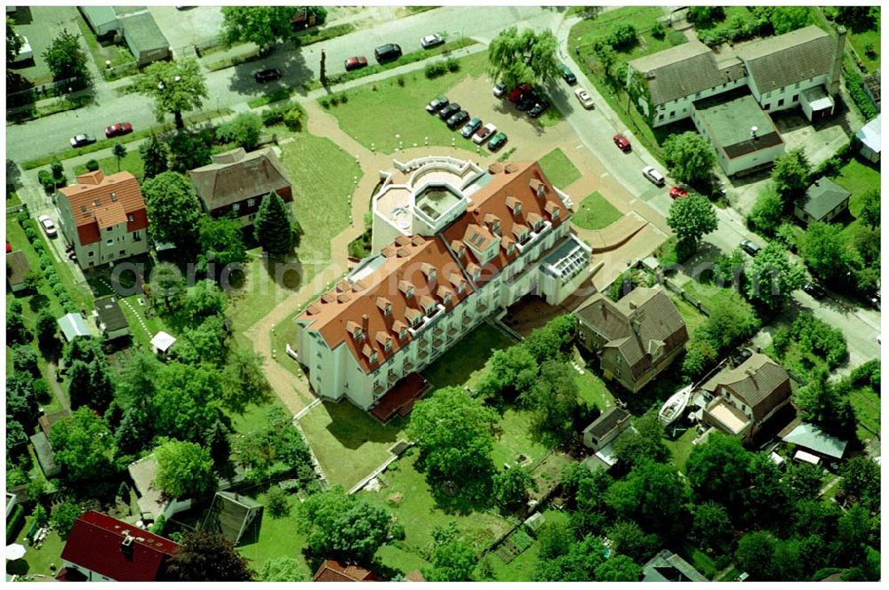 Berlin - Kaulsdorf from above - PARK-HOTEL BERLIN Schloss Kaulsdorf Weinschneider & Theilig GbRmbH PARK-HOTEL BERLIN Schloss Kaulsdorf Geschäftsführung: Brigitta Weinschneider und Berit Theilig Handelsregister Abt. A: 26211 Amtsgericht Charlottenburg, Steuernummer: 33/583/61847 Brodauer Str. 33-35, 12621 Berlin - Kaulsdorf Telefon: +49 (0)30 56595-0 Telefax: +49 (0)30 56595-222 eMail: info@park-hotel-berlin.de