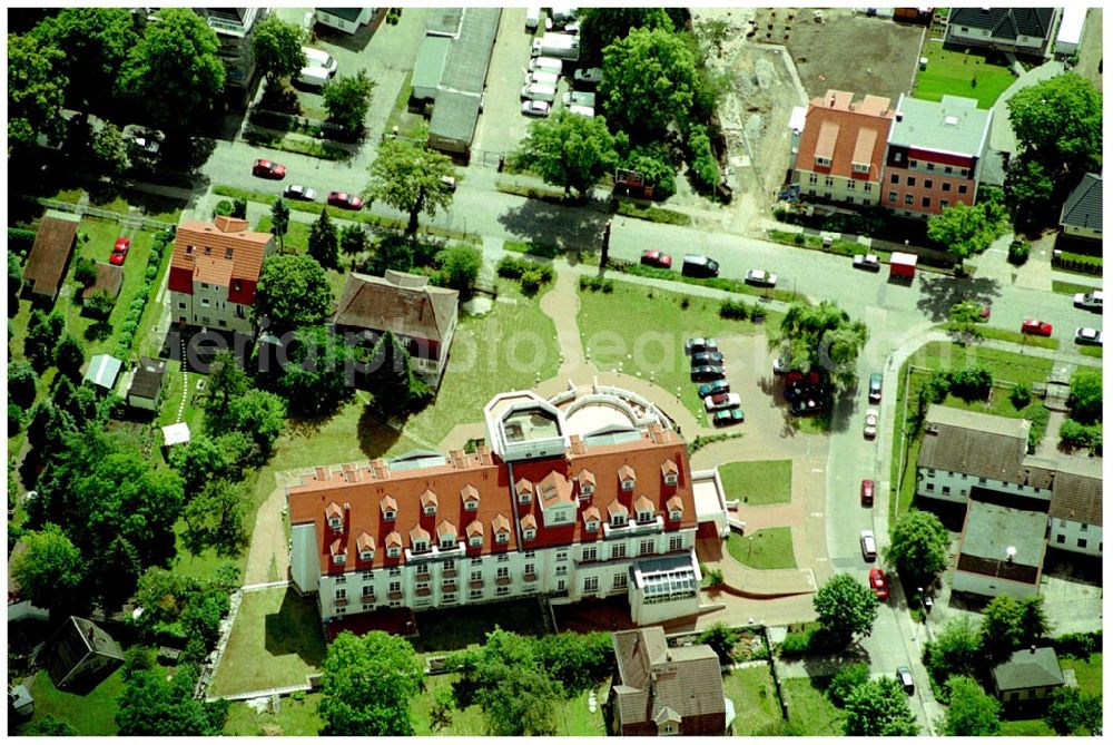 Aerial image Berlin - Kaulsdorf - PARK-HOTEL BERLIN Schloss Kaulsdorf Weinschneider & Theilig GbRmbH PARK-HOTEL BERLIN Schloss Kaulsdorf Geschäftsführung: Brigitta Weinschneider und Berit Theilig Handelsregister Abt. A: 26211 Amtsgericht Charlottenburg, Steuernummer: 33/583/61847 Brodauer Str. 33-35, 12621 Berlin - Kaulsdorf Telefon: +49 (0)30 56595-0 Telefax: +49 (0)30 56595-222 eMail: info@park-hotel-berlin.de