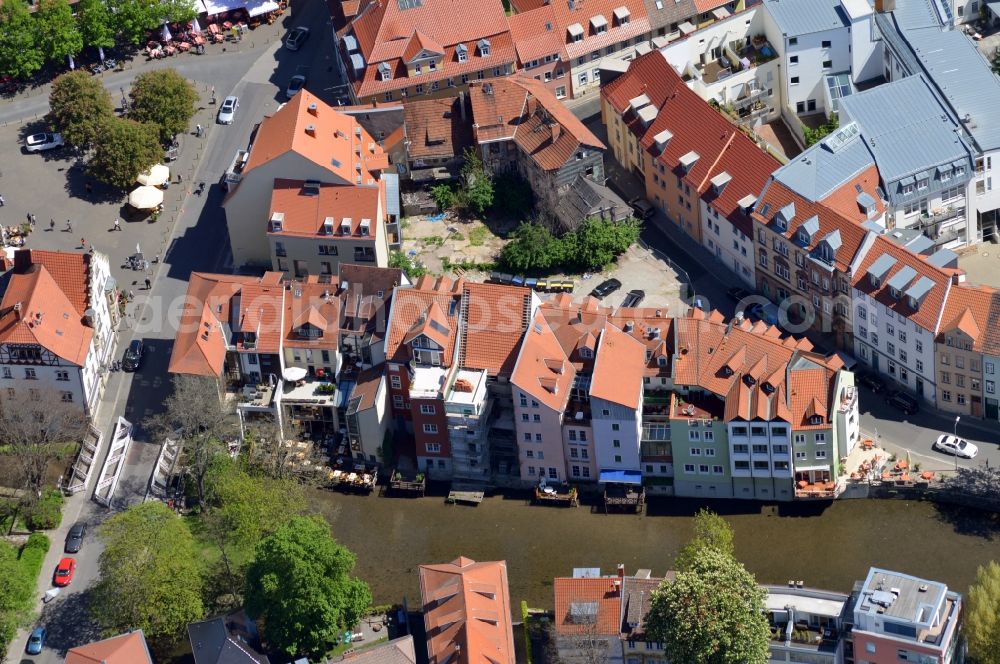 Erfurt from above - Numerous restaurants and cafés in the Kuerschnergasse on the banks of the Gera in Erfurt in Thuringia to stay